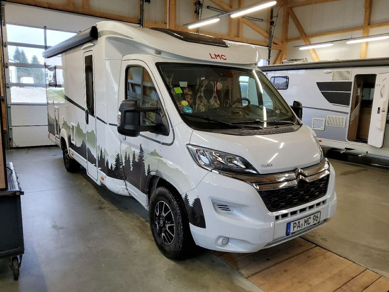 Fahrzeugabbildung LMC Tourer T 660G - ANFAHRSCHADEN - DACHKLIMA, SOLAR