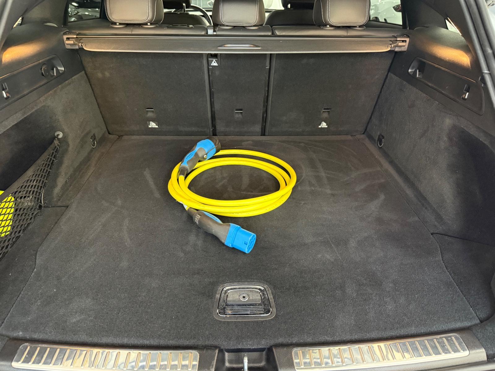 Mercedes-Benz EQC 400 4M*AMG*DISTRONIC*MEMORY*360*AHK*HEADUP*