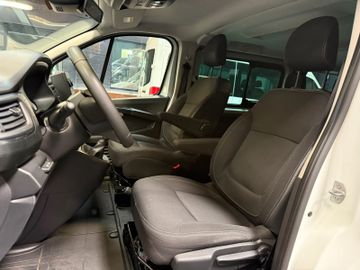 Renault Trafic - 12