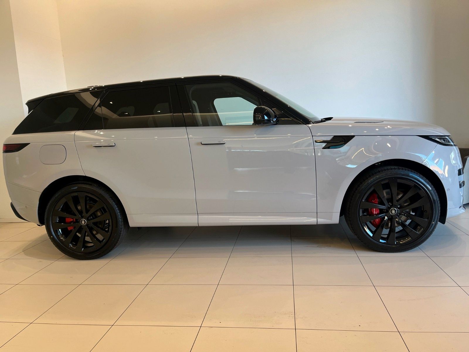 Fahrzeugabbildung Land Rover Range Rover Sport  D300 Dyn.HSE AHK & Black Pack