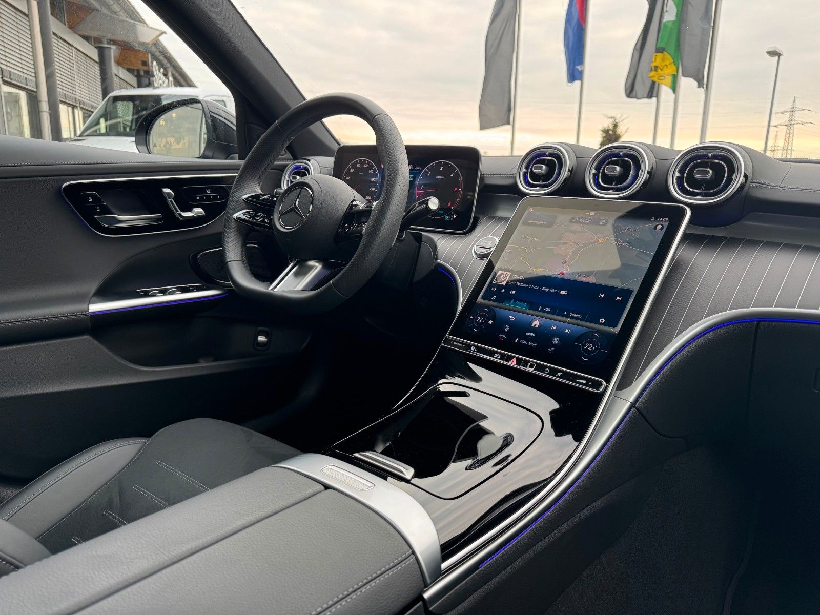 Fahrzeugabbildung Mercedes-Benz C 200d T AMG+Pano+AHK+Distr+Digital+360