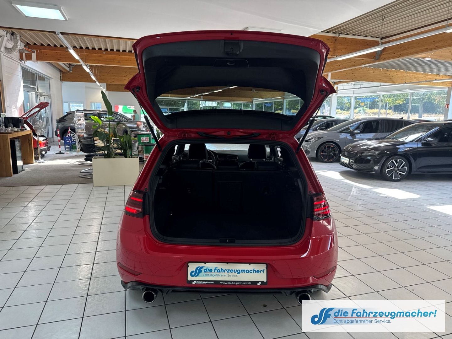Fahrzeugabbildung Volkswagen Golf VII GTI BMT Start-Stopp Soundsystem Dynaudi