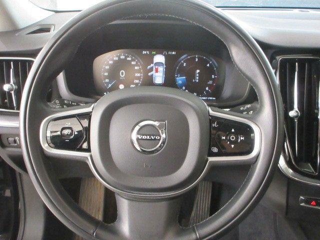 Fahrzeugabbildung Volvo V60 Momentum D3 NAVI/LED/LEDER/SHZ/LHZ/PDC+CAM