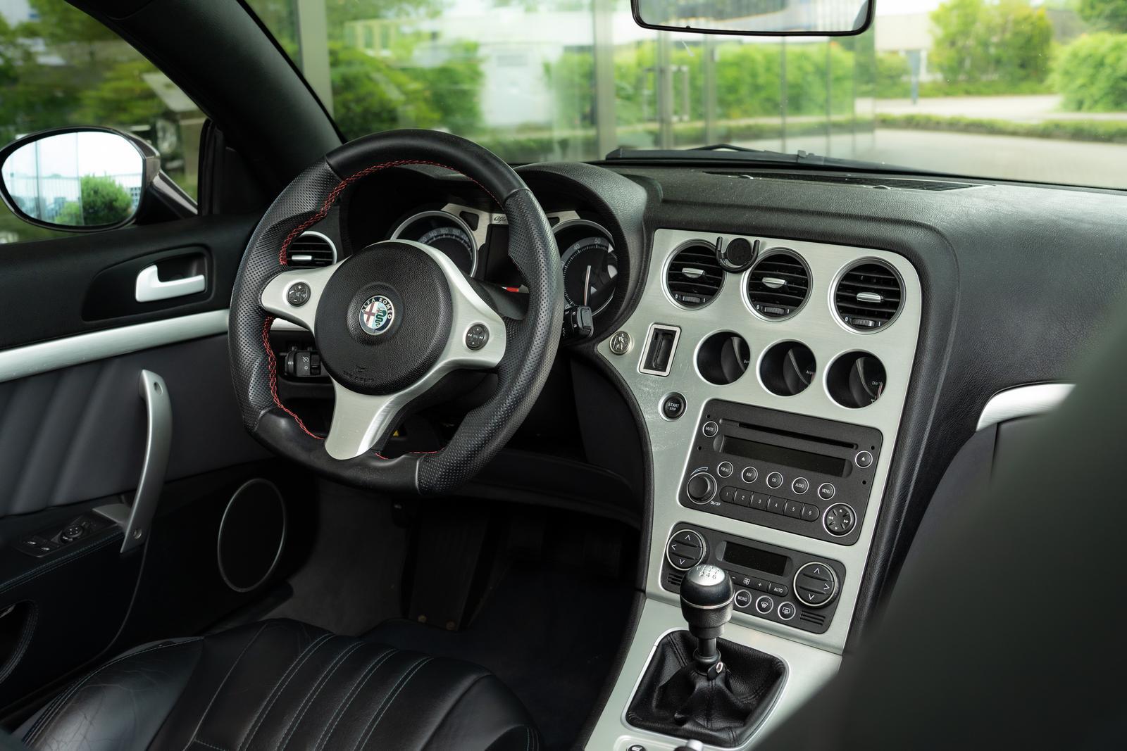 Alfa Romeo Spider 3.2 V6 JTS 260 ch BVM Q4 / 71 000 km / Cuir Poltrona Frau / Sièges électriques chauffants / Jantes 18"