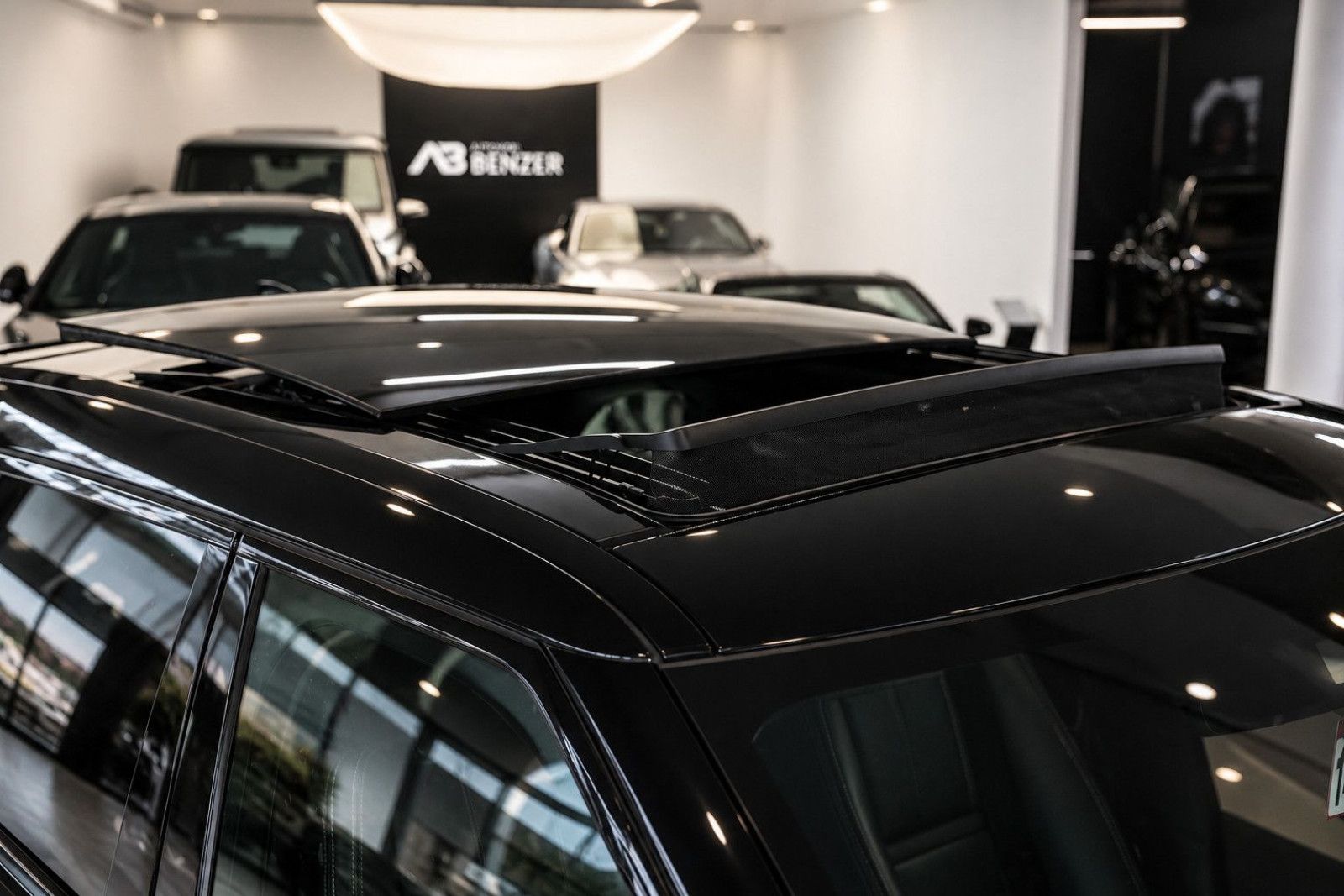 Fahrzeugabbildung Land Rover Range Rover Velar P400e *Panorama*Meridian*Kam