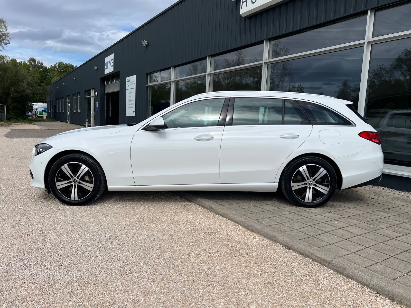 Mercedes-Benz C 300 e Design-Avantgarde+AHK+ imagem 3