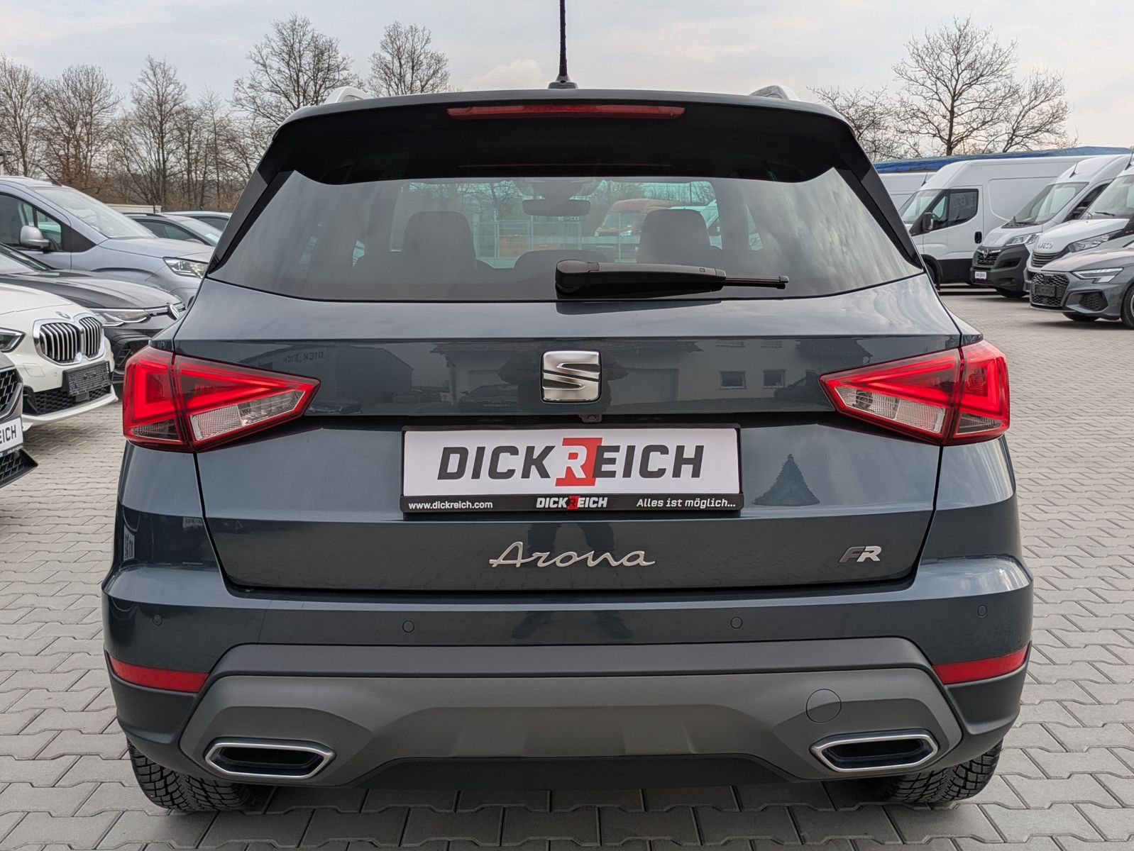 Fahrzeugabbildung SEAT Arona 1.0 TSI FR DSG AHK*ACC*LED*APP*DAB*KAMERA