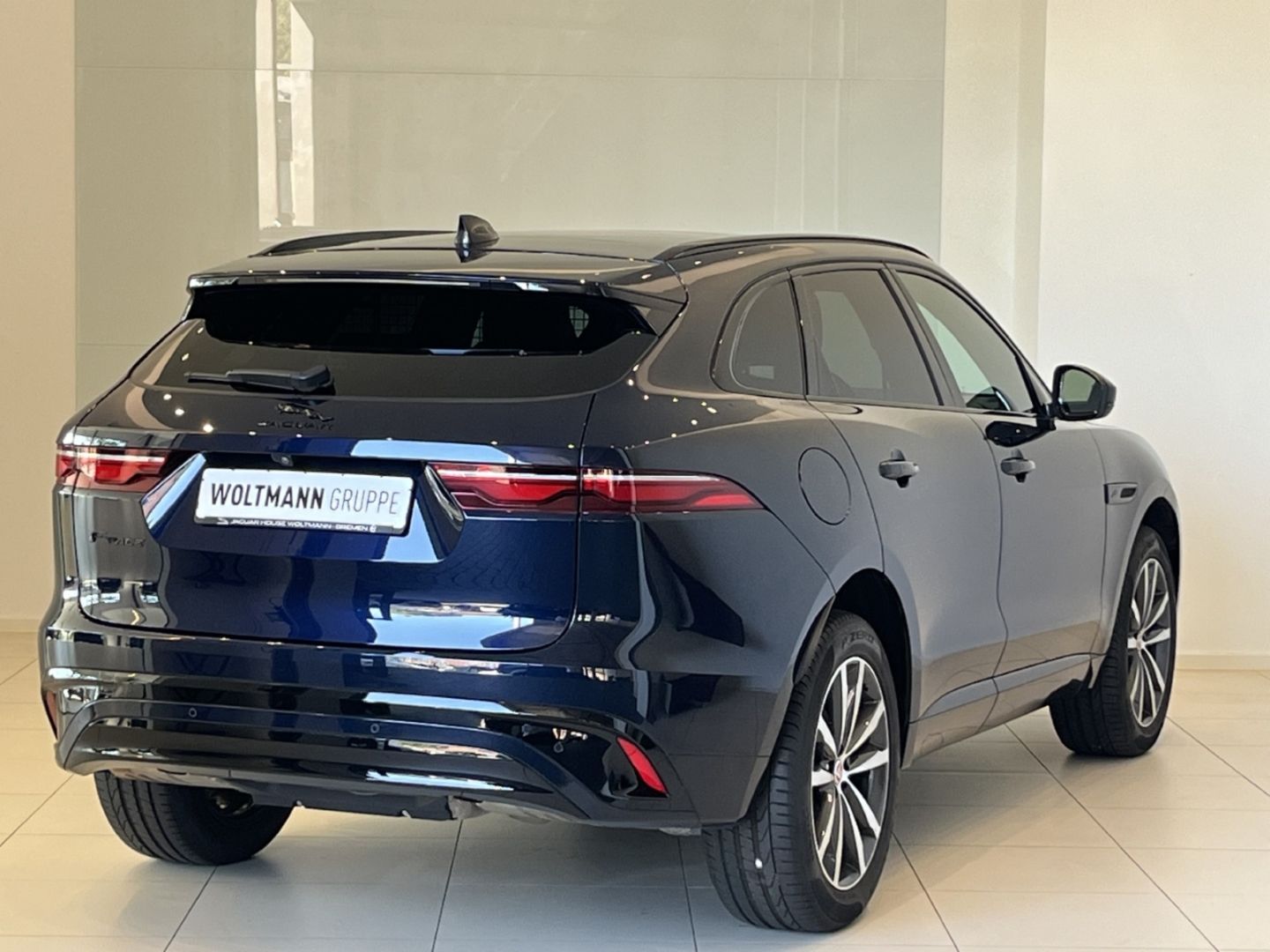 Jaguar F-Pace P250 R-Dynamic SE AWD StandHZG AHK imagem 2