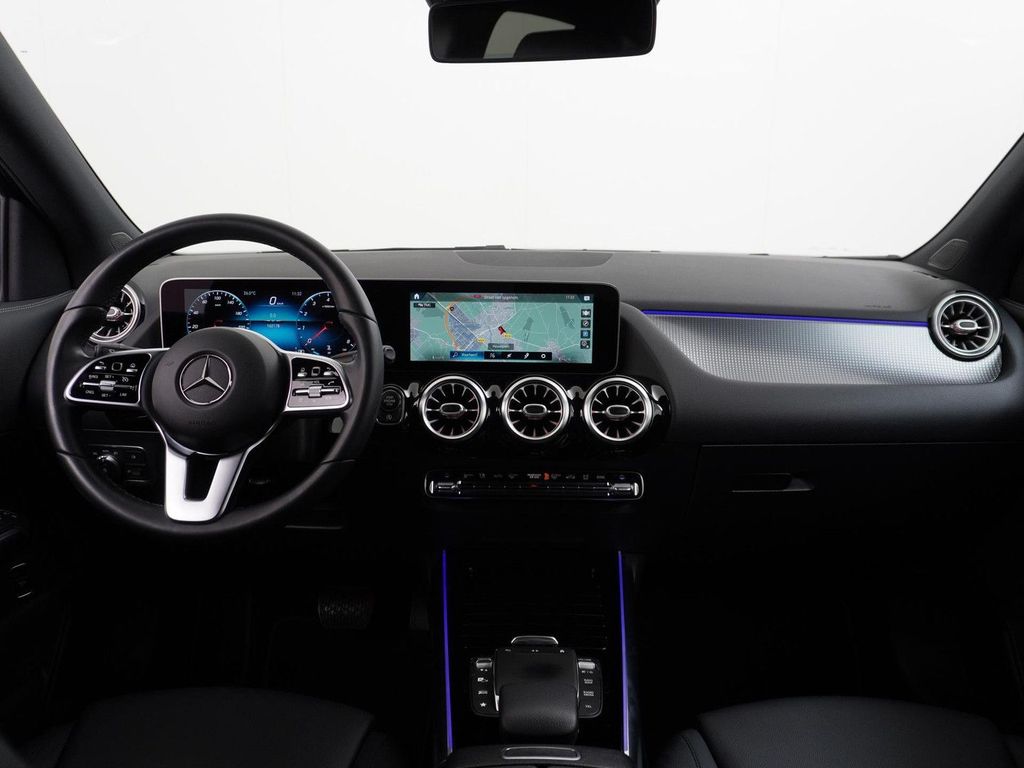 Mercedes-Benz GLA 200 Business Solution Luxury AMG Felgen MBUX