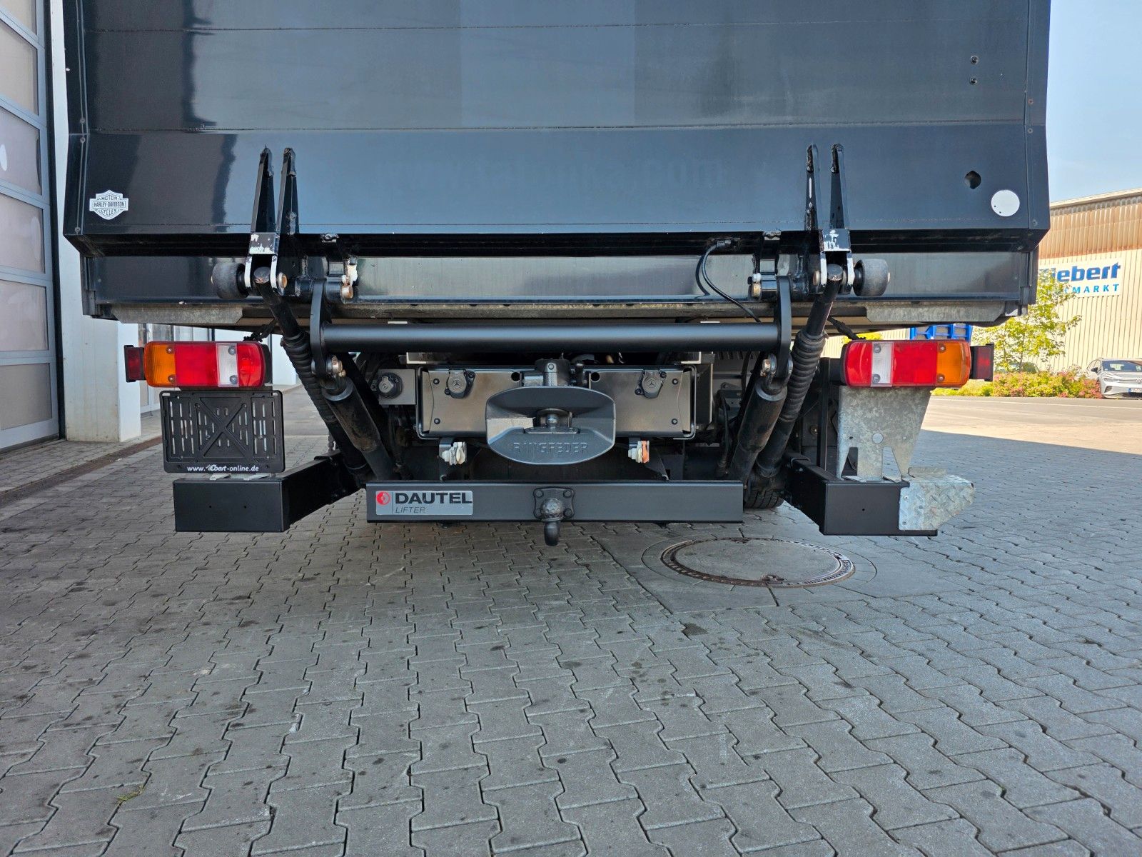 Fahrzeugabbildung Mercedes-Benz Atego 818 L Möbelkoffer+LBW Standklima 2x AHK