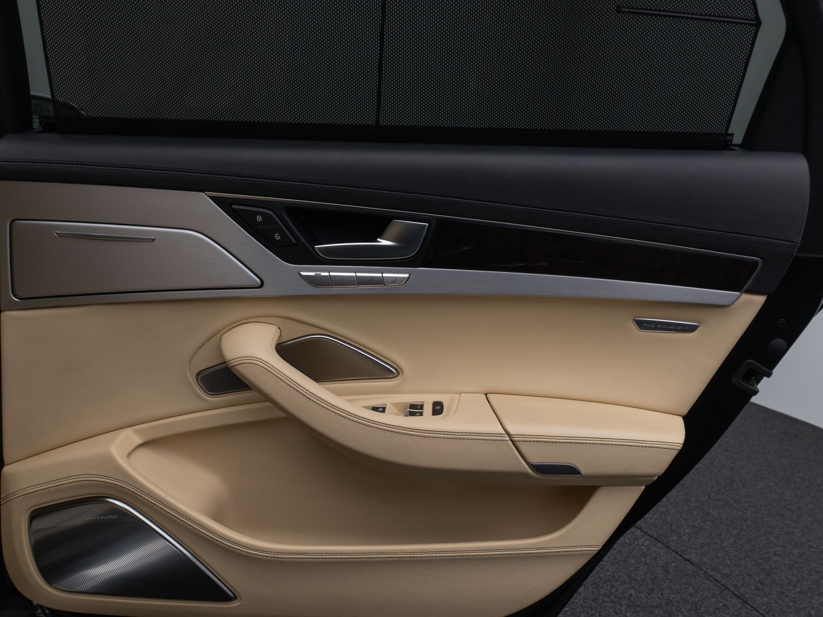 Fahrzeugabbildung Audi A8 W12 Lang Chauffeur GSD B&O Keramik TV Voll