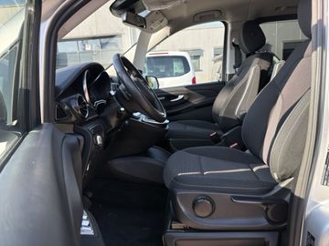 Mercedes V 220 - 12