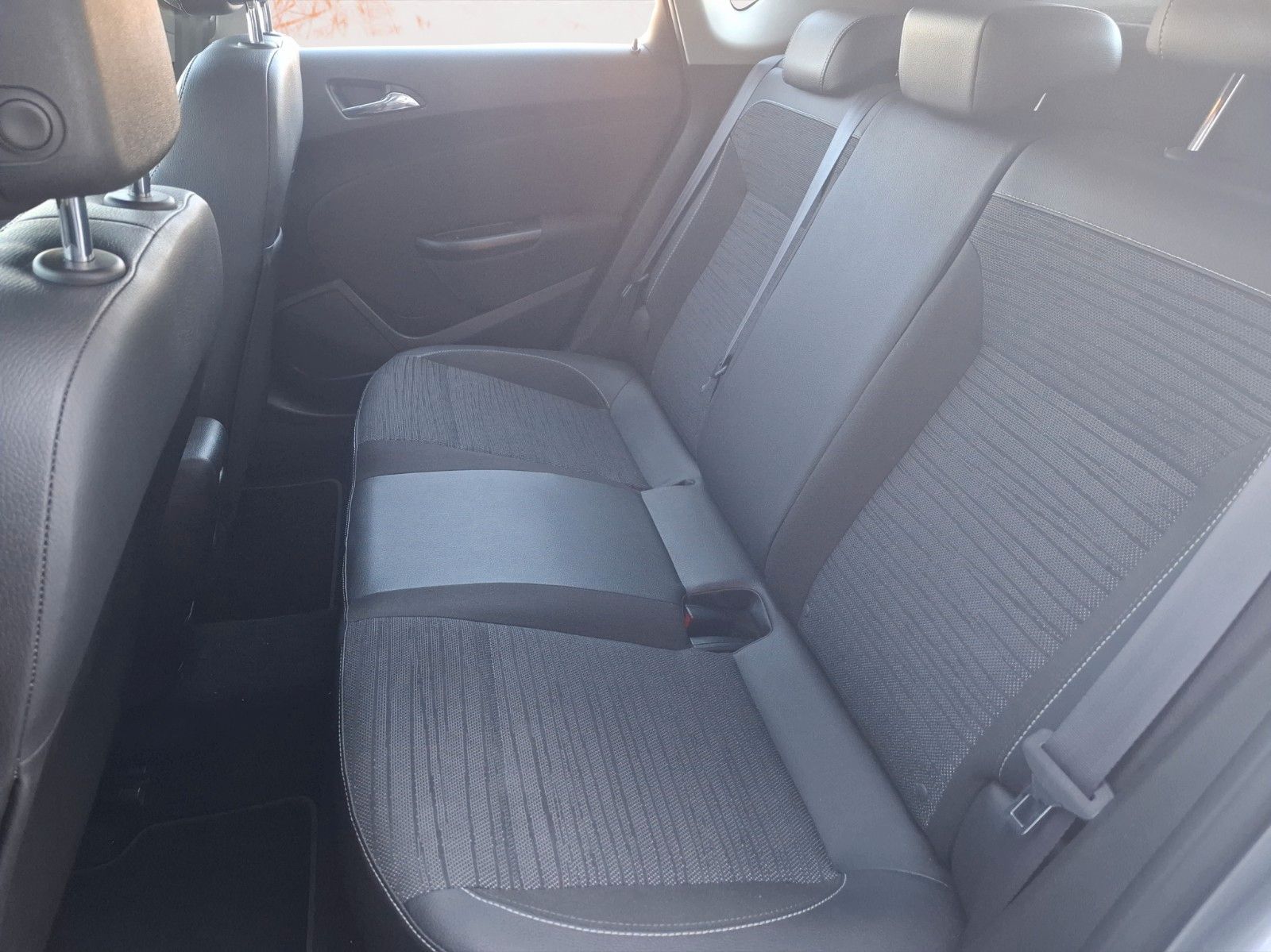 Fahrzeugabbildung Opel Astra J Lim. 5-trg. Energy! beh. LR ! NAVI ! PDC