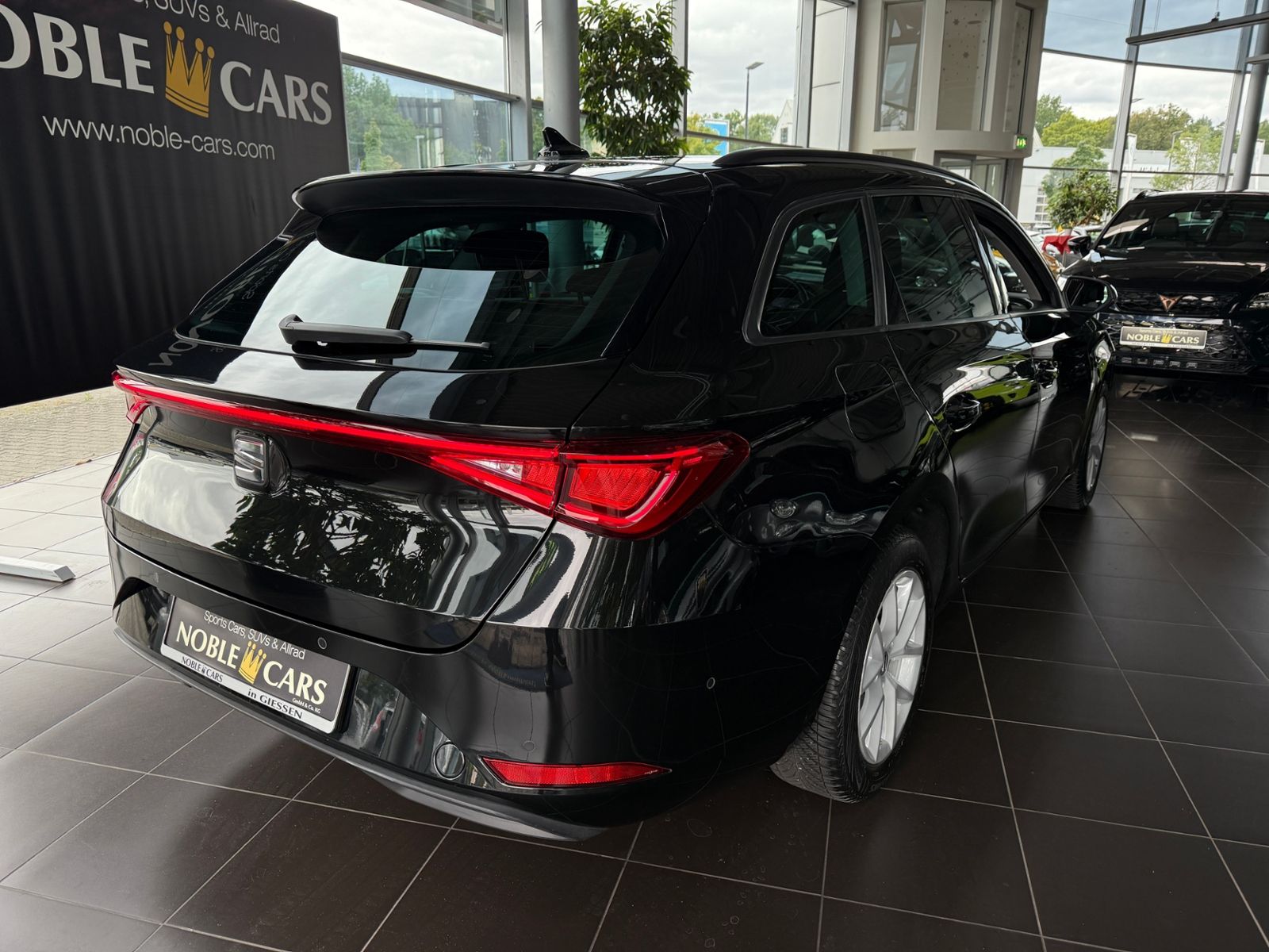 Fahrzeugabbildung SEAT Leon Sportstourer Style LED NAVI ALU