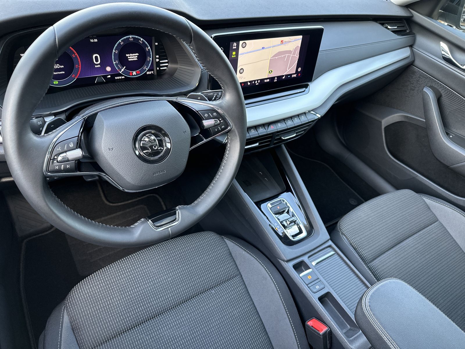 Fahrzeugabbildung SKODA Octavia Combi 2.0 TDI DSG Ambition NAV+LED+PANO