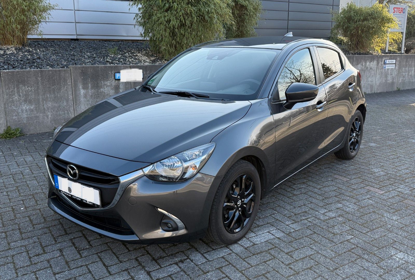 MAZDA 2