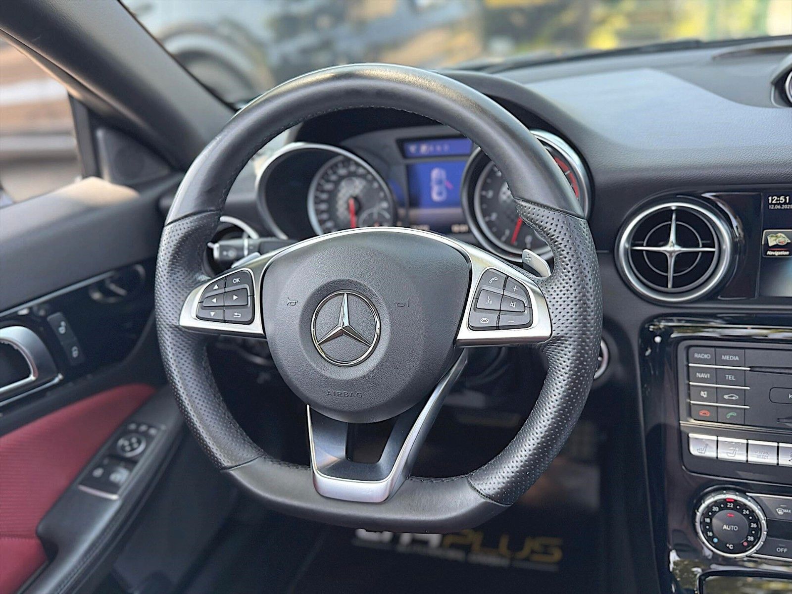 Fahrzeugabbildung Mercedes-Benz SLC 43 AMG Designo Night *LED*Kamera*Panorama*