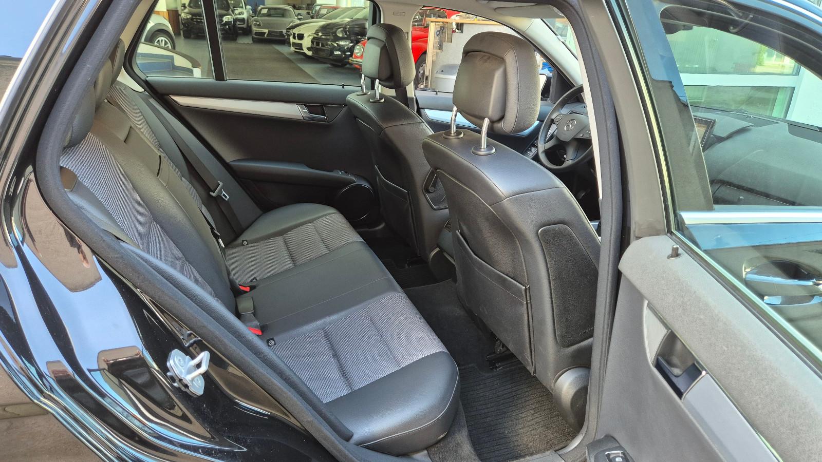 Mercedes-Benz C220 2008 — photo 20