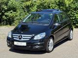 Mercedes-Benz B160 Avantgarde°Automatik°Klima°Pano°Temp° - Mercedes-Benz B 160 mit Benzin-Antrieb