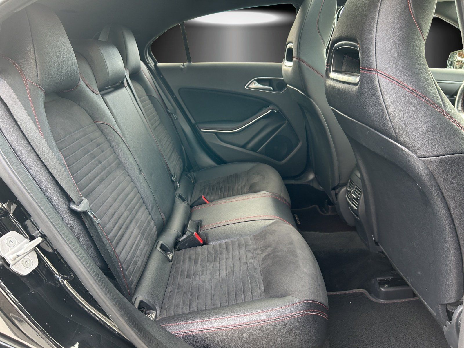 Fahrzeugabbildung Mercedes-Benz A45 AMG Pano/LED/Navi/Kamera/SoundHK/MB-Scheckh/