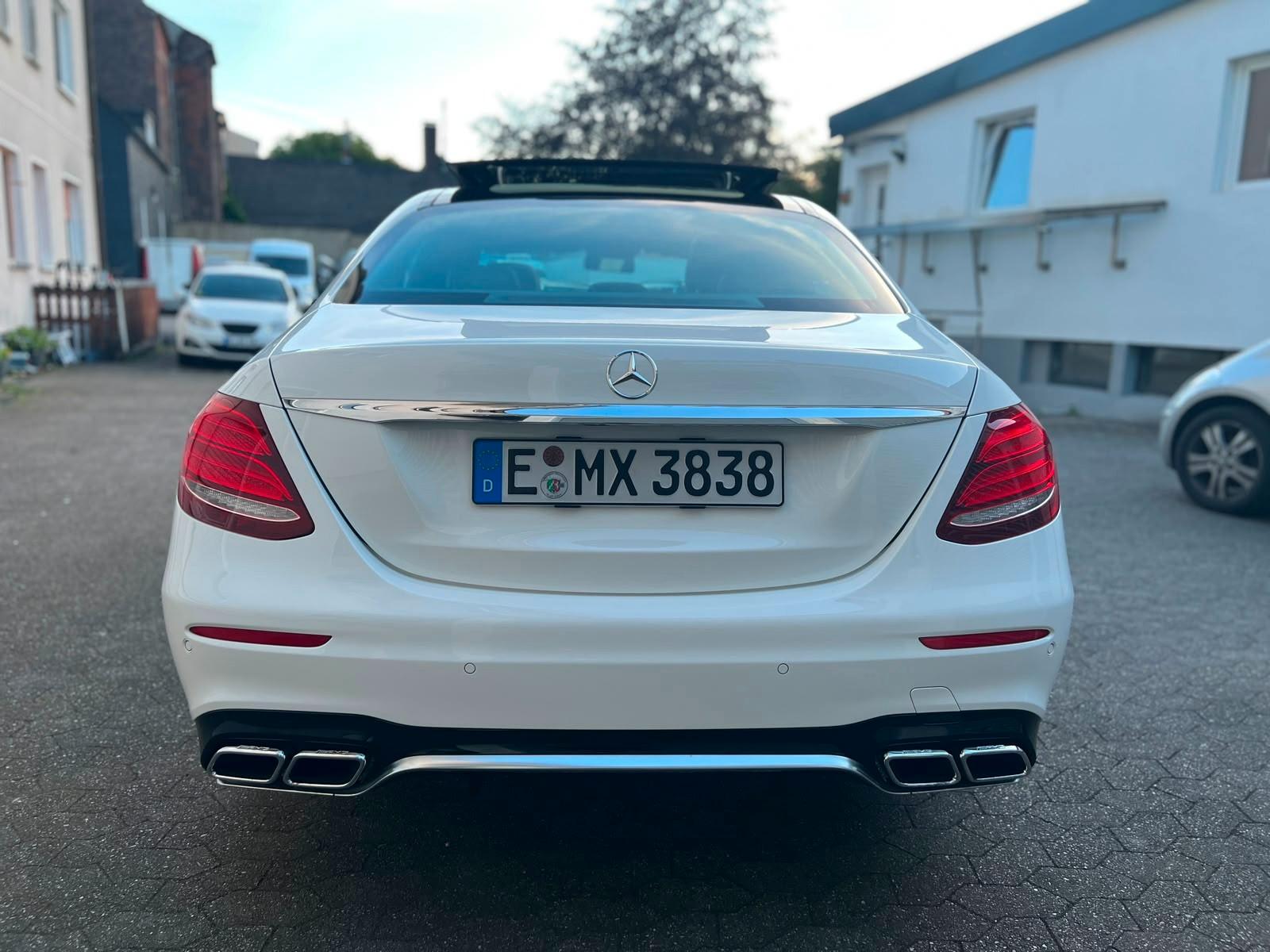 Mercedes-Benz E 300 AMG-LINE-BURMESTER-E63 Optik-Panorama