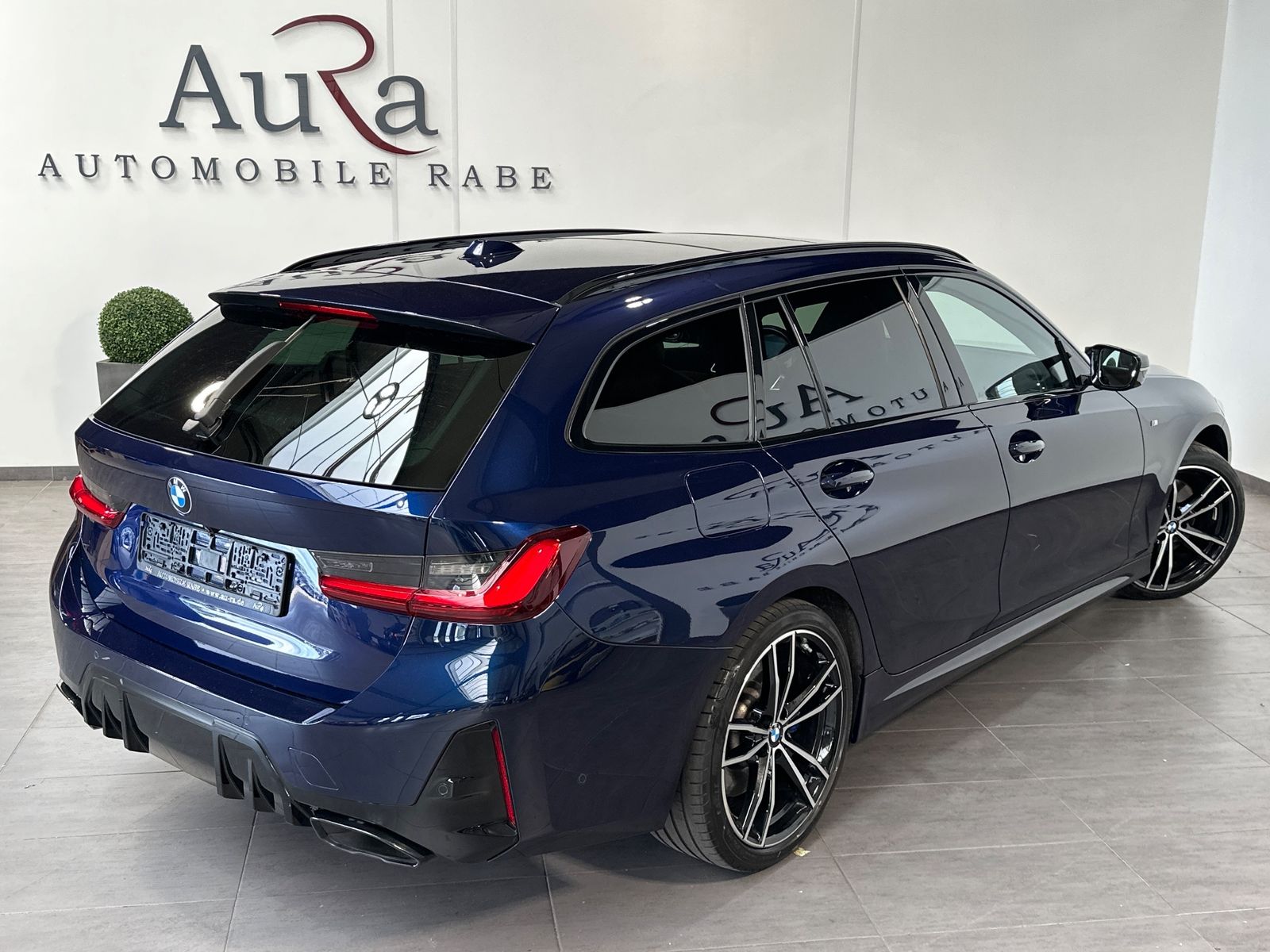 Fahrzeugabbildung BMW M340d Touring xDrive NAV+LED+PANO+AHK+HEAD-UP
