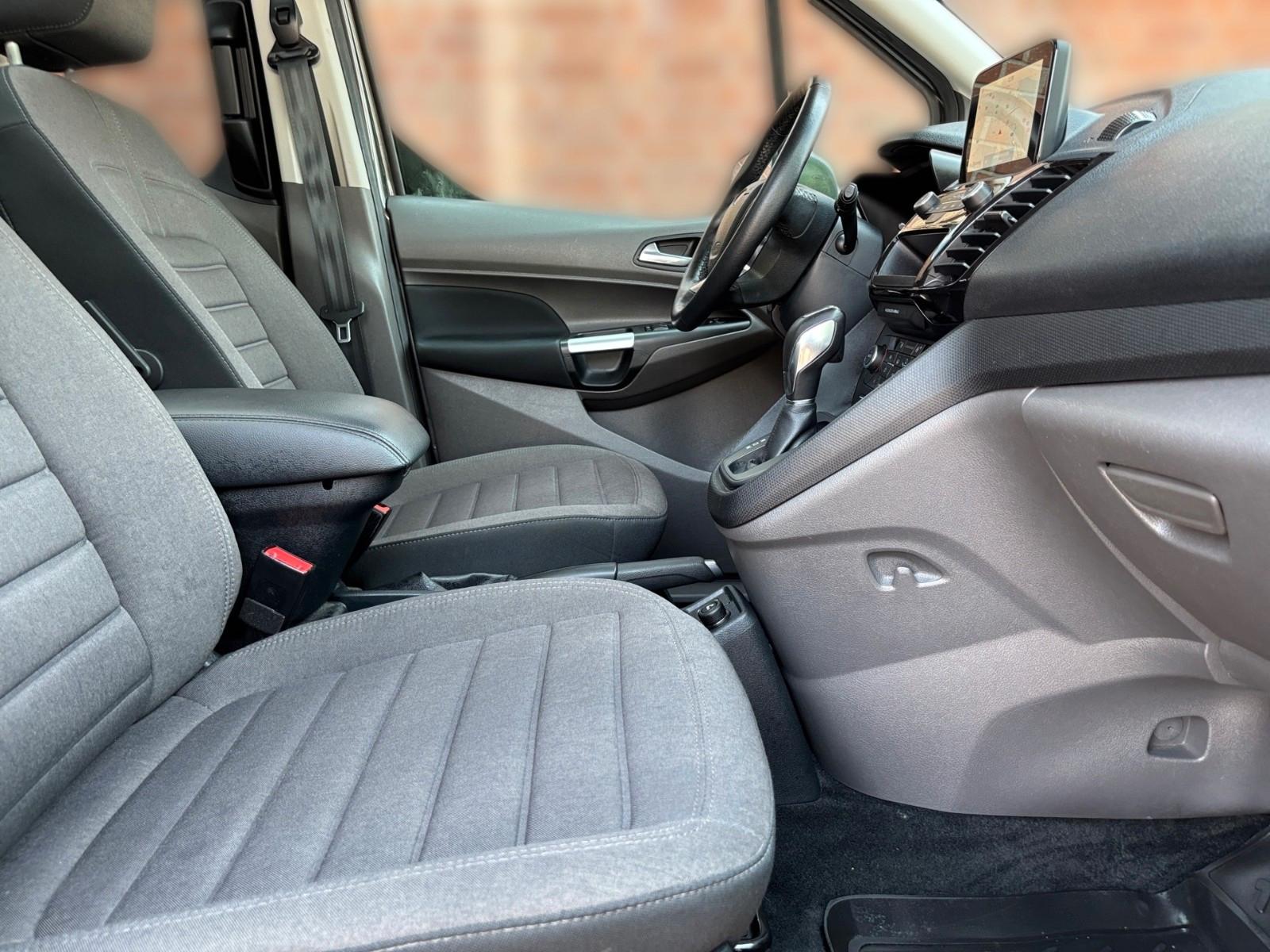 Ford Tourneo Connect Titanium Autom./Navi/Keyless go