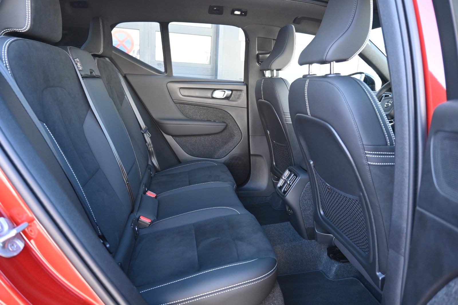 Fahrzeugabbildung Volvo XC40 B3 Plus Dark*LED*PANO*360*H&K*BLIS