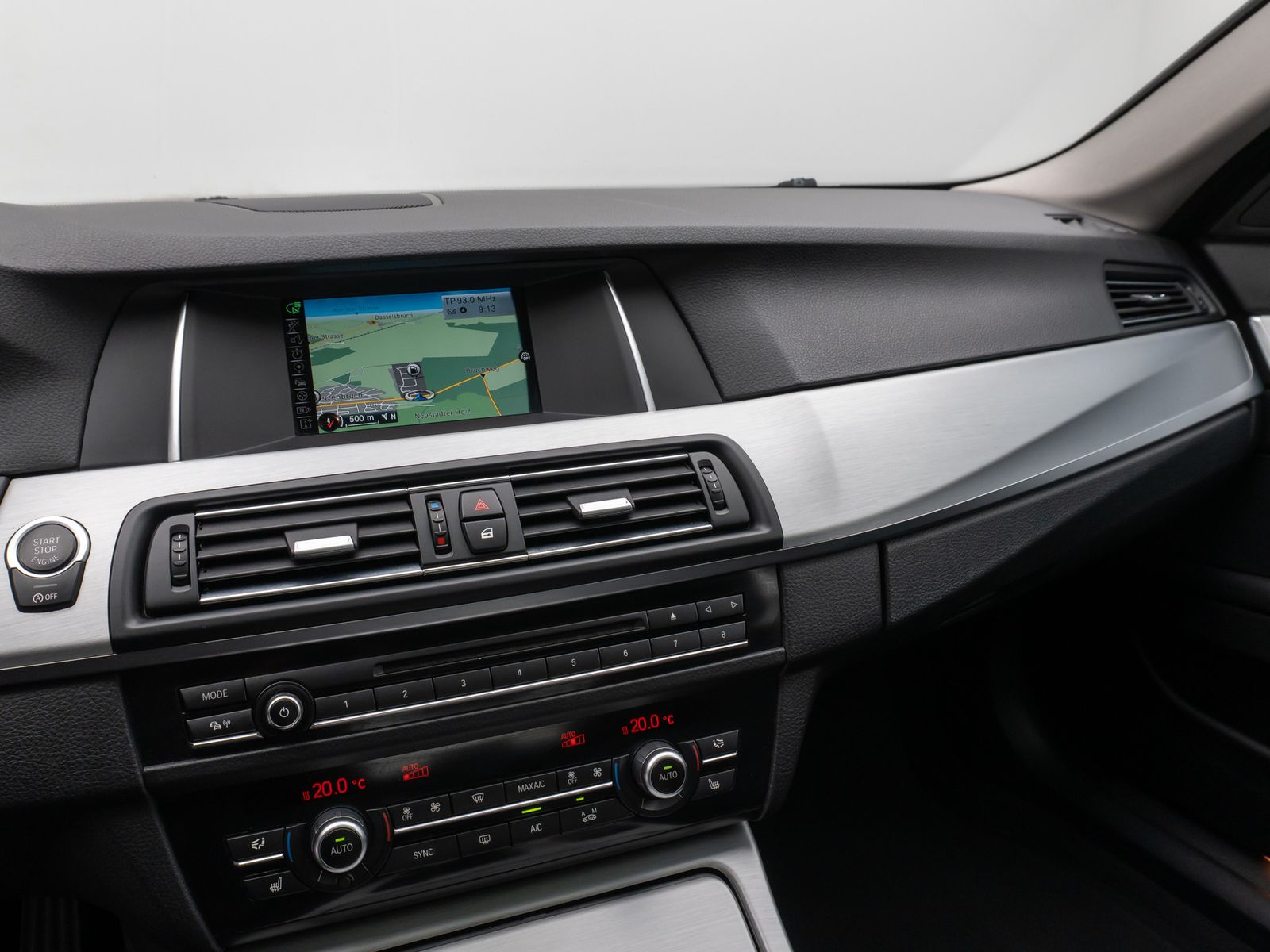 Fahrzeugabbildung BMW 520d Kamera Glasdach HUD HiFi Komfort Alarm AHK