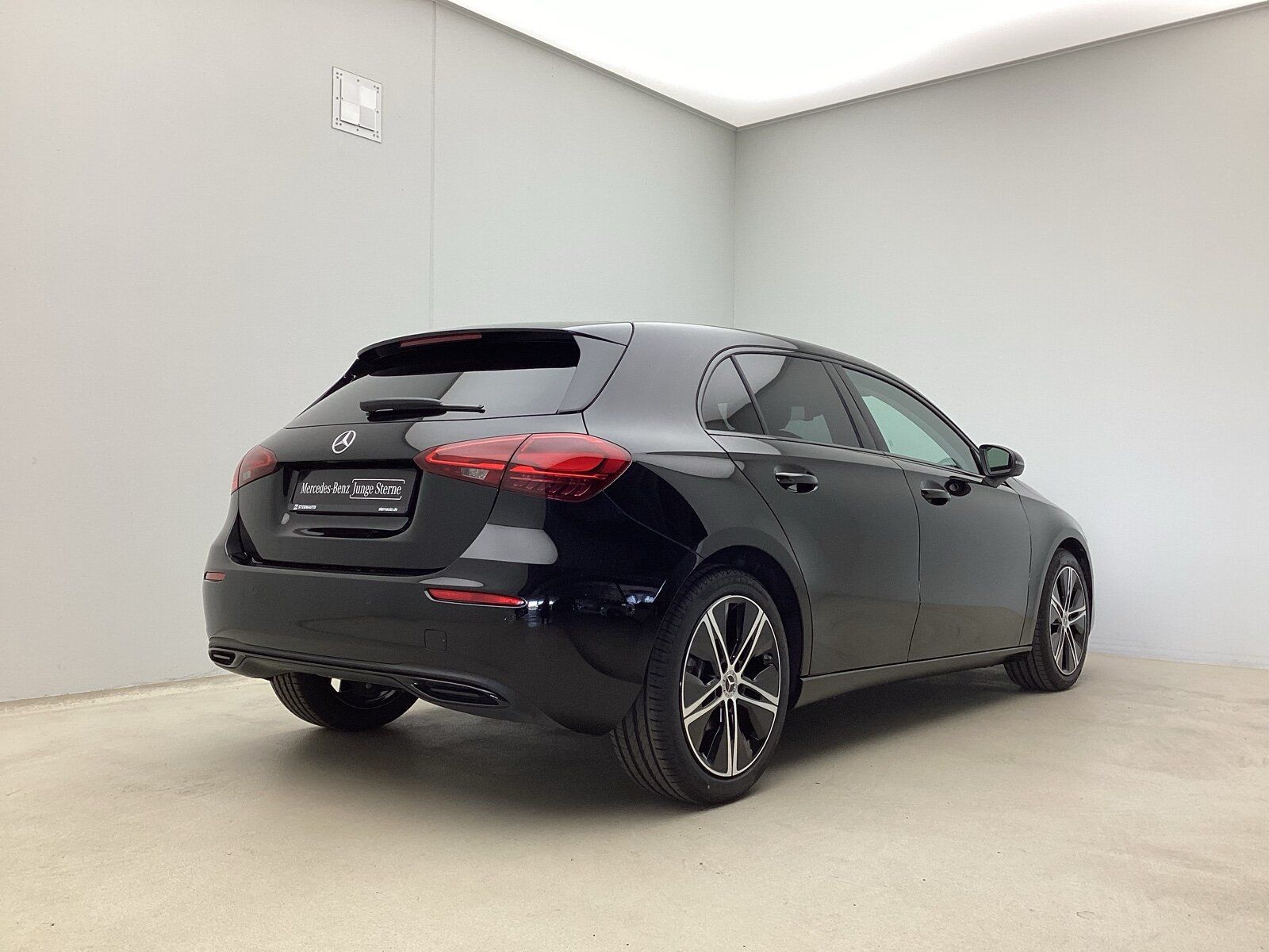 Mercedes-Benz A 180 Prog MBUX Prem LED Night 18Zoll WinterP foto 4