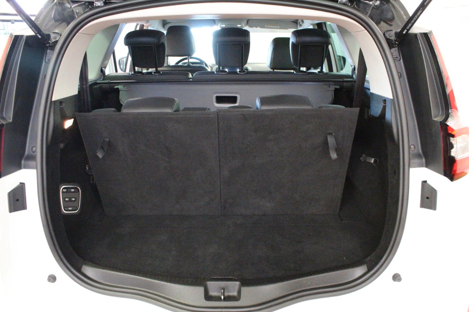 Fahrzeugabbildung Renault Grand Scenic dCi160 EDC*Bose Edition*7-Sitzer*