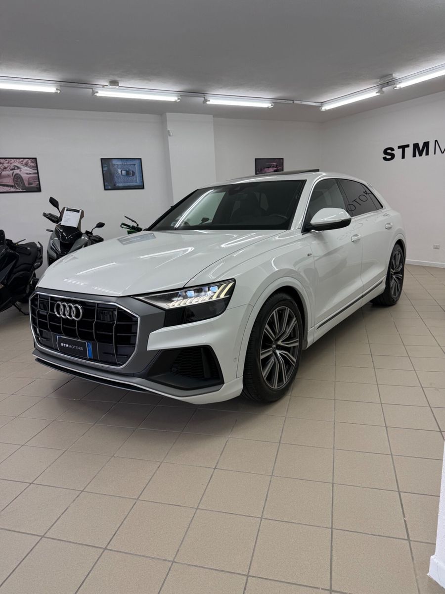 AUDI Audi Q8 45 TDI quattro tiptronic Sport