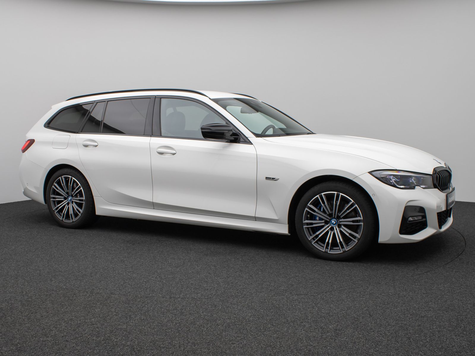 Fahrzeugabbildung BMW 330e M Sport Kamera Laser HUD HiFi AHK Stop&Go
