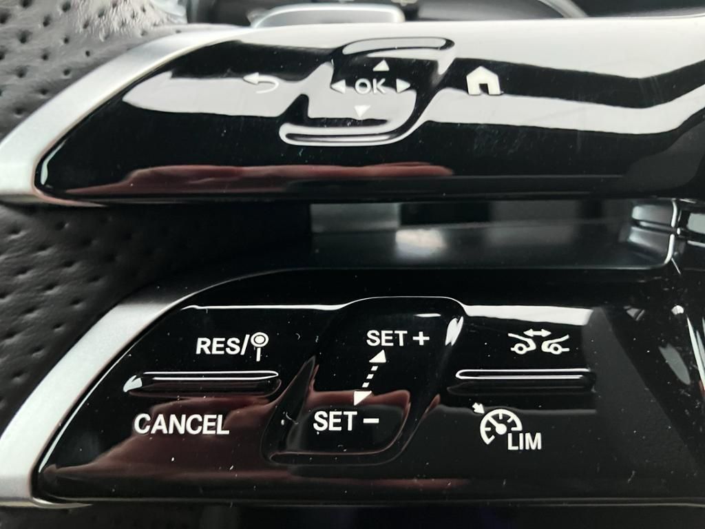 Fahrzeugabbildung Mercedes-Benz A 180 AMG*NIGHT*DISTR*KAM*NAVI*MULTIB*19Zoll