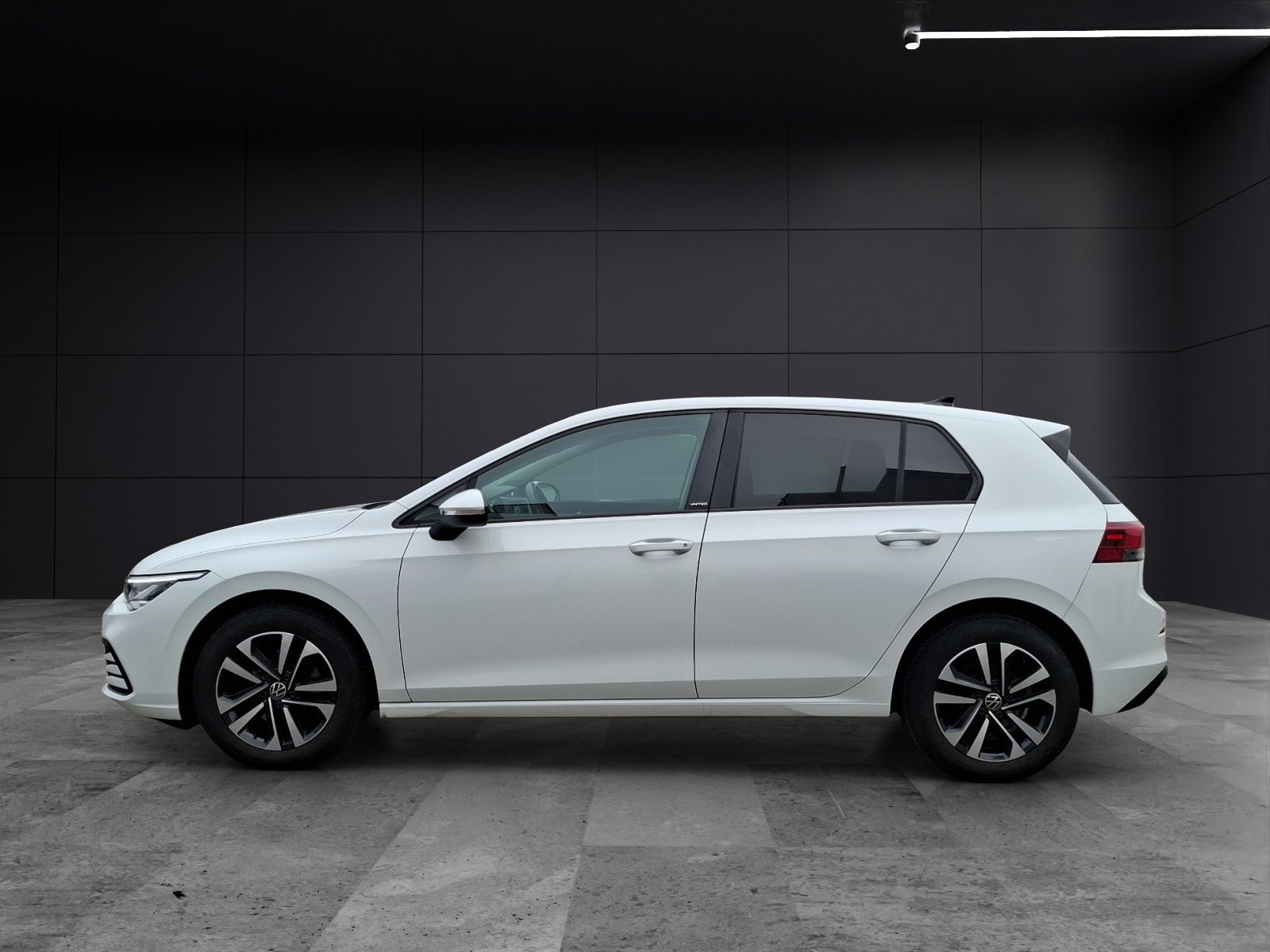 Fahrzeugabbildung Volkswagen Golf VIII TSI United LED Navi AID PDC SH LM