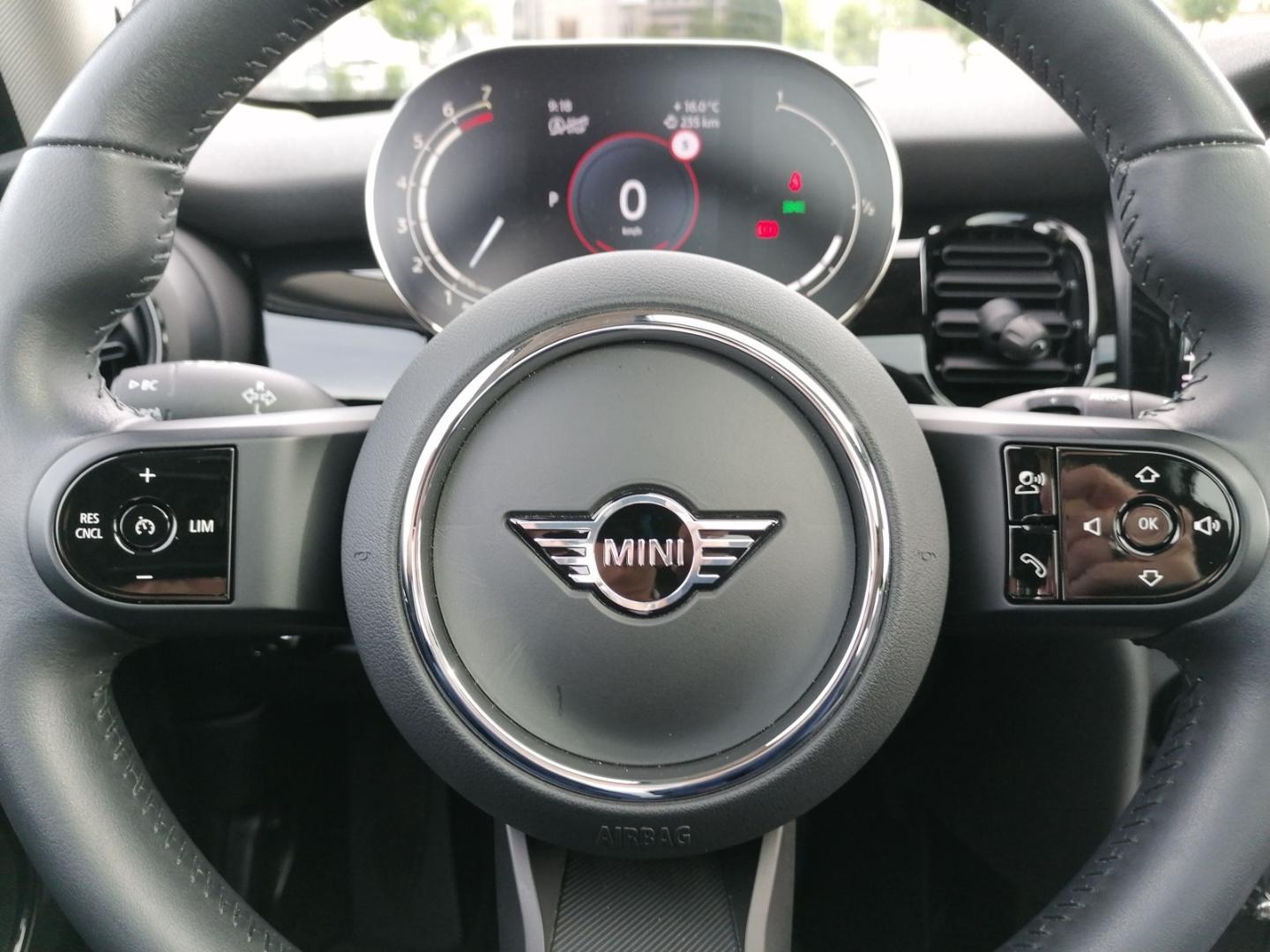 MINI Cooper 5-Türer Classic Trim HUD Panodach Navi Le