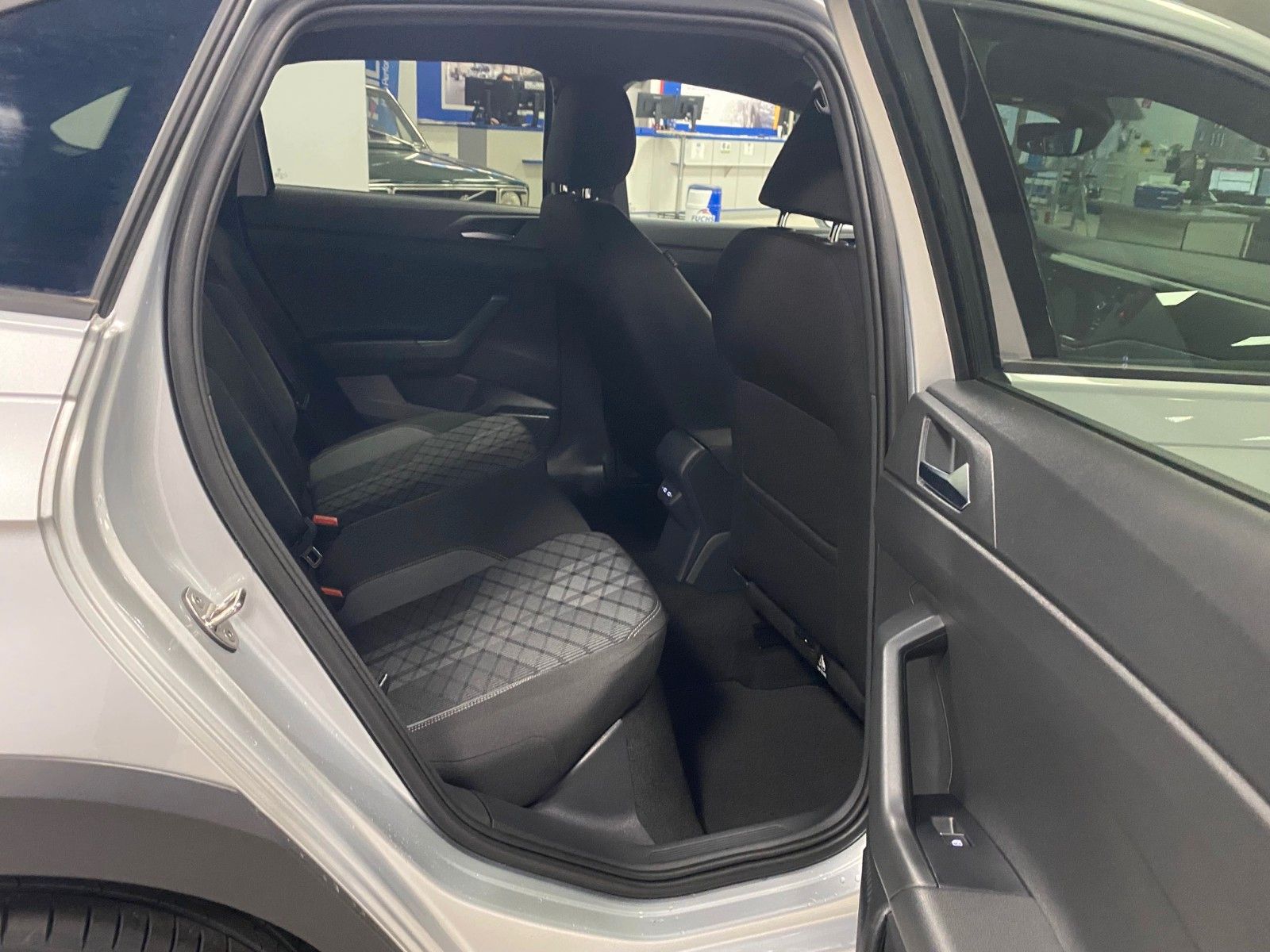 Fahrzeugabbildung Volkswagen Taigo 1.5 TSI DSG R-LINE+Black Style+ACC+Matrix+