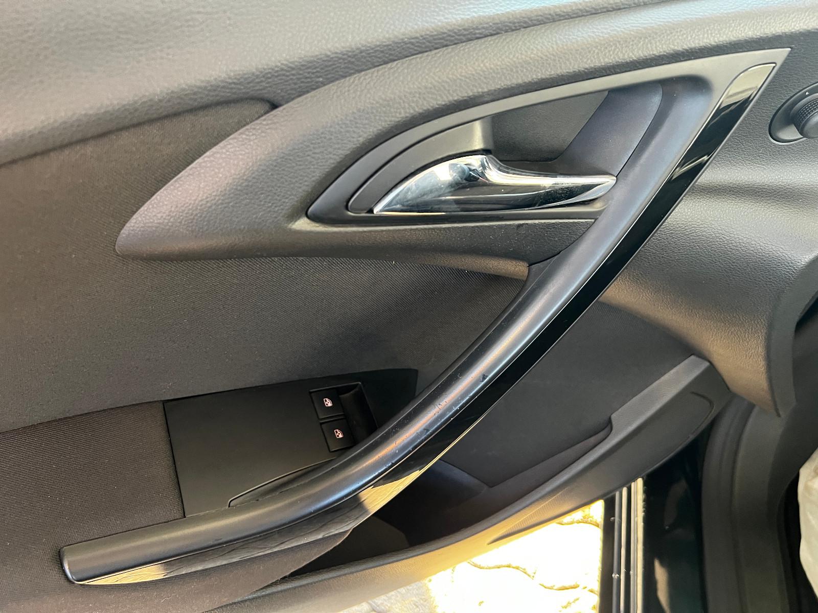 Opel Astra 2015 — photo 9