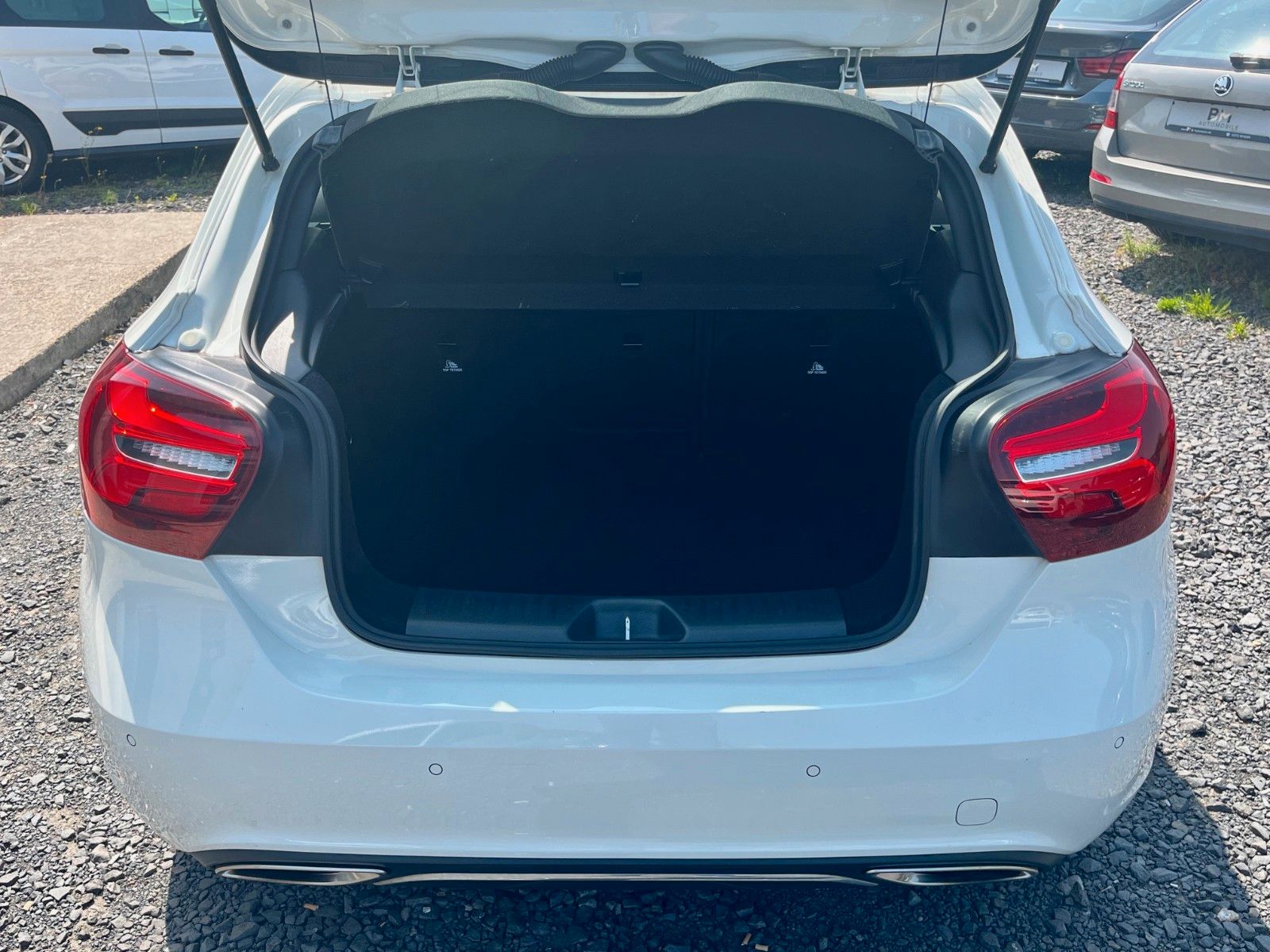 Fahrzeugabbildung Mercedes-Benz A 180 BE URBAN Navi LED SPORTSITZE Leder 2.HAND