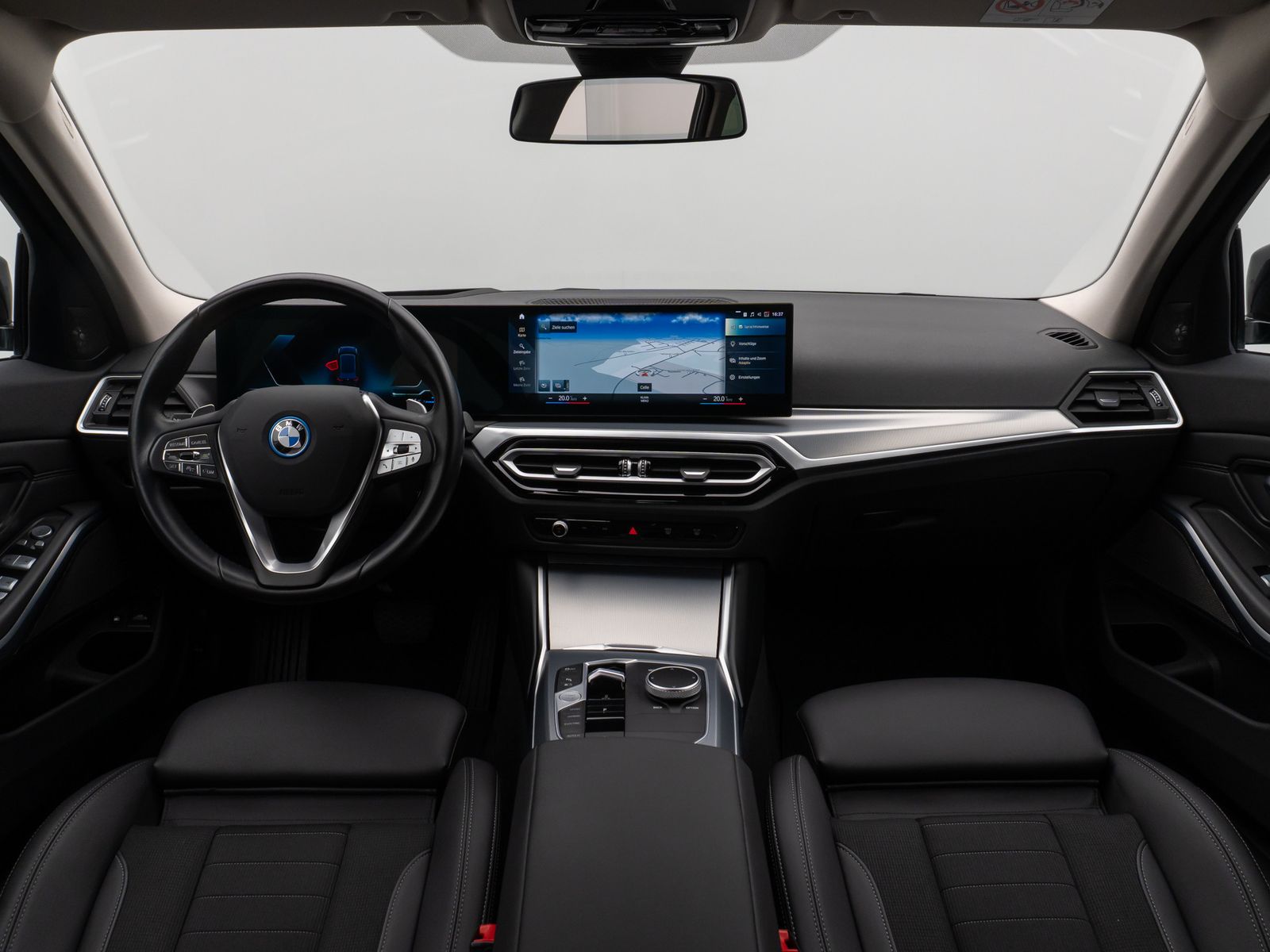 Fahrzeugabbildung BMW 320e Kamera HUD DAB H/K AHK Stop&Go Sport LED