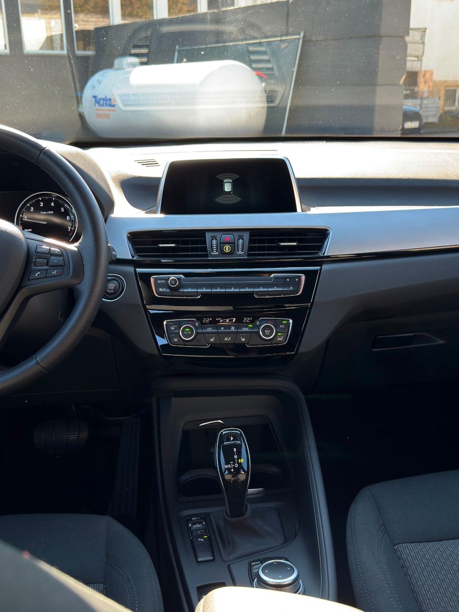Fahrzeugabbildung BMW X1 sDrive20i Advantage Tempomat AHK PDC SHZ LED