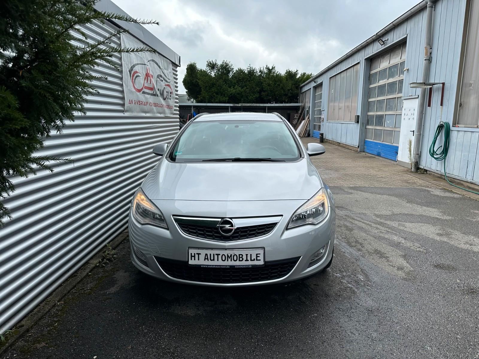 Opel Astra 2012 — photo 8