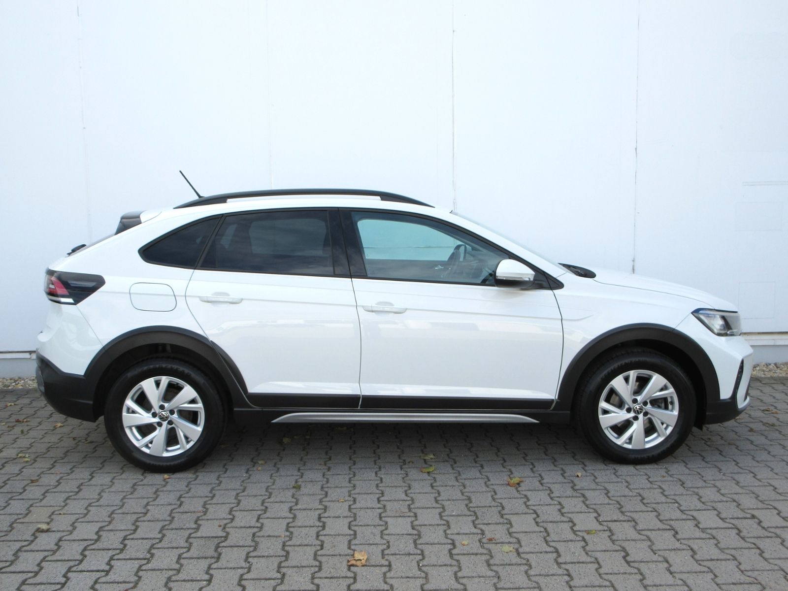 Taigo 1.0 TSI Life LED/NAVI+VZE+RFK/PDC VO+HI/SH