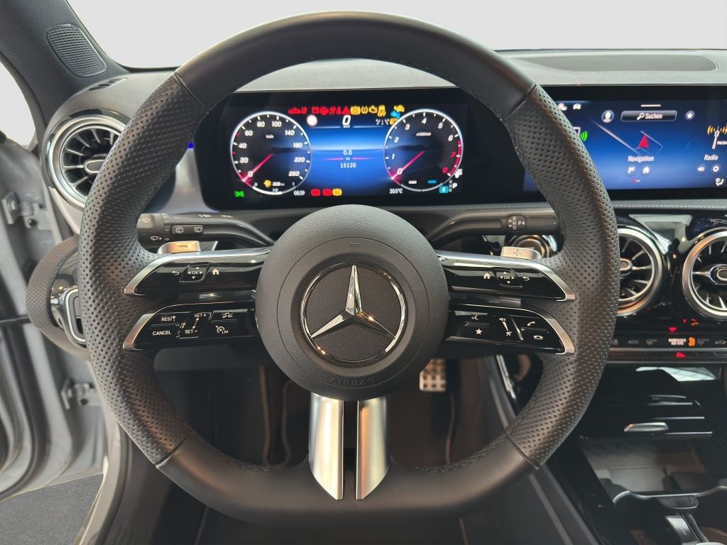 Fahrzeugabbildung Mercedes-Benz A 200 Kompaktlimousine AMG Line*Night Paket*LED
