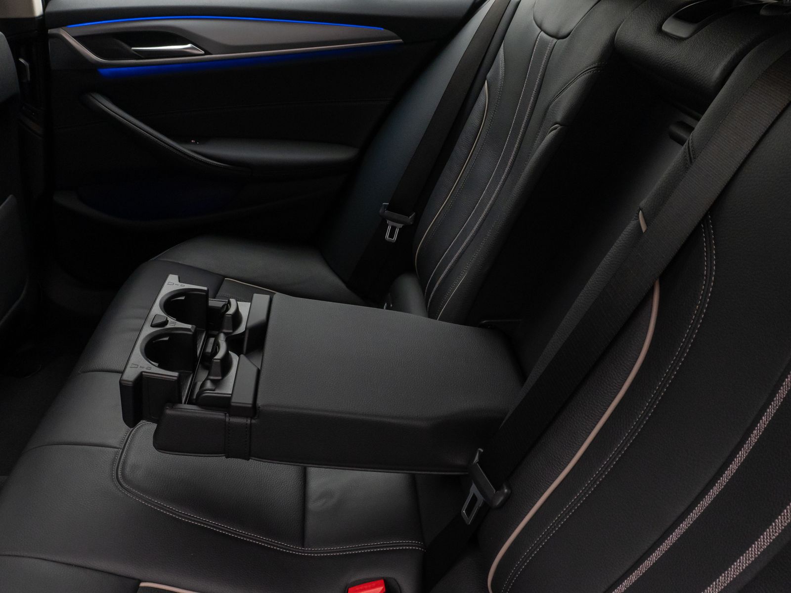Fahrzeugabbildung BMW 520d Kamera DAB CockPitPro Alarm Sport Leder LED