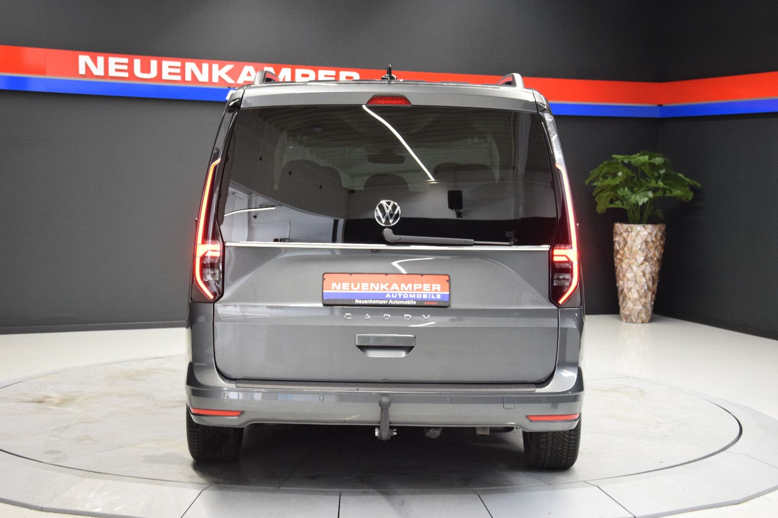 Fahrzeugabbildung Volkswagen Caddy Style Maxi Navi LED ACC 7 Sitze