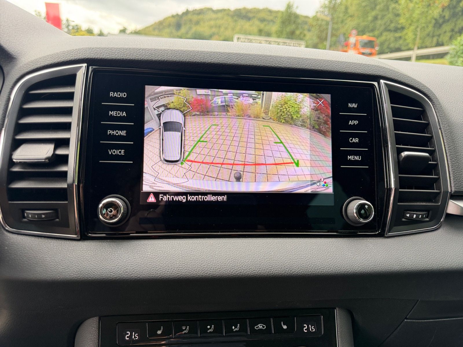 Karoq 1,5 TSI DSG Tour LED Kamera Navi AHK ACC