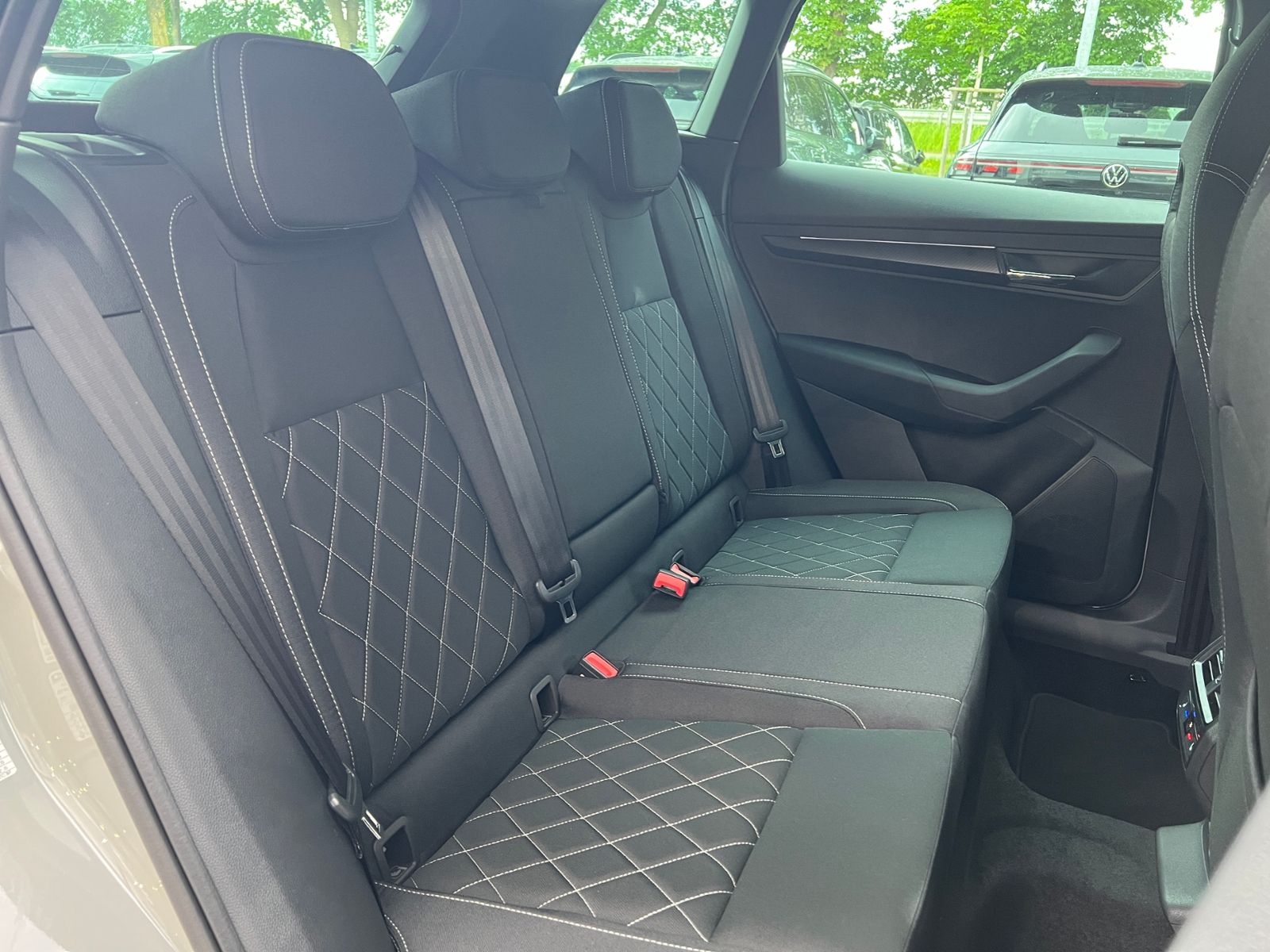 Fahrzeugabbildung SKODA Karoq Sportline 2.0 TSI 4x4 DSG *CANTON, AHK, 19