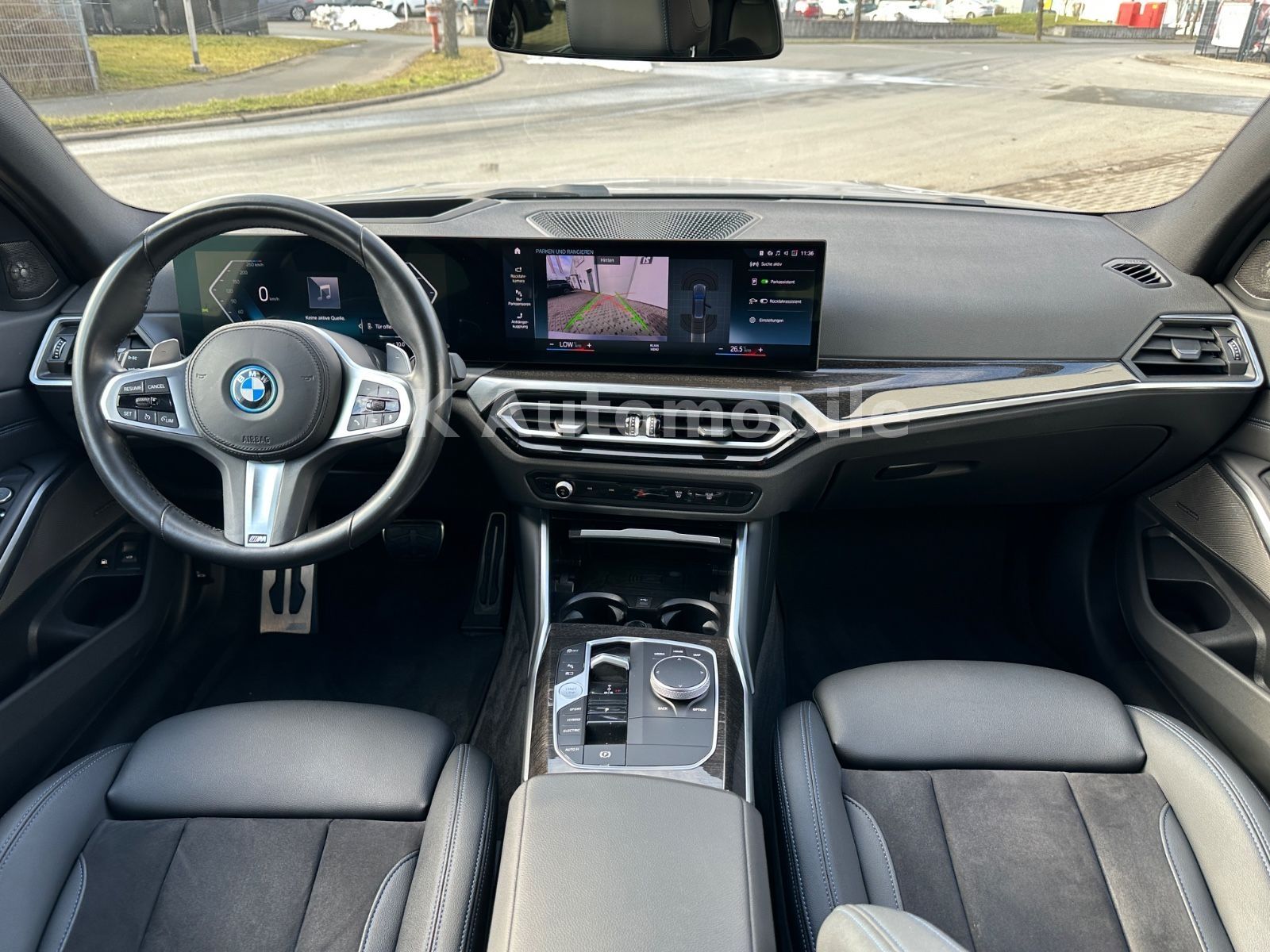 Fahrzeugabbildung BMW 330e Touring M-Sport/Navi/Head-Up/LED/Kam/AHK