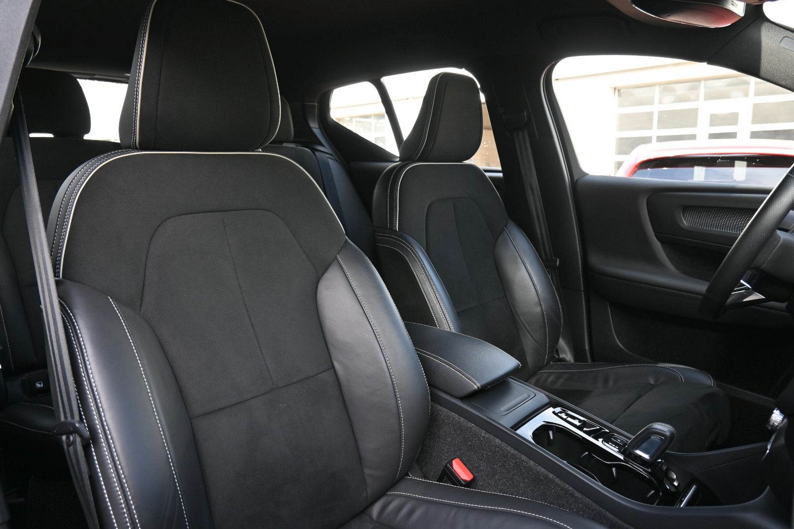 Fahrzeugabbildung Volvo XC40 T3 R-Design Geartronic*LED*H&K*ACC*NAV*CAM